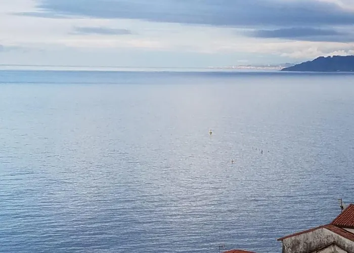 La Casina Del Reloj Con Vistas Al Mar